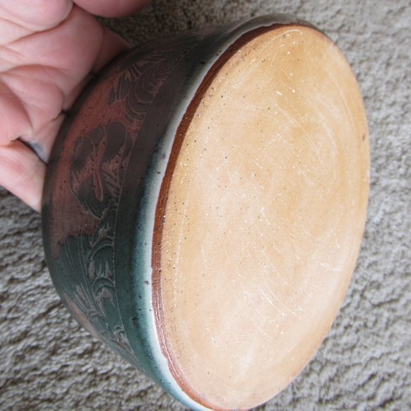 Vintage Carved Sea Shells Pottery Bowl - Picture 7 of 7